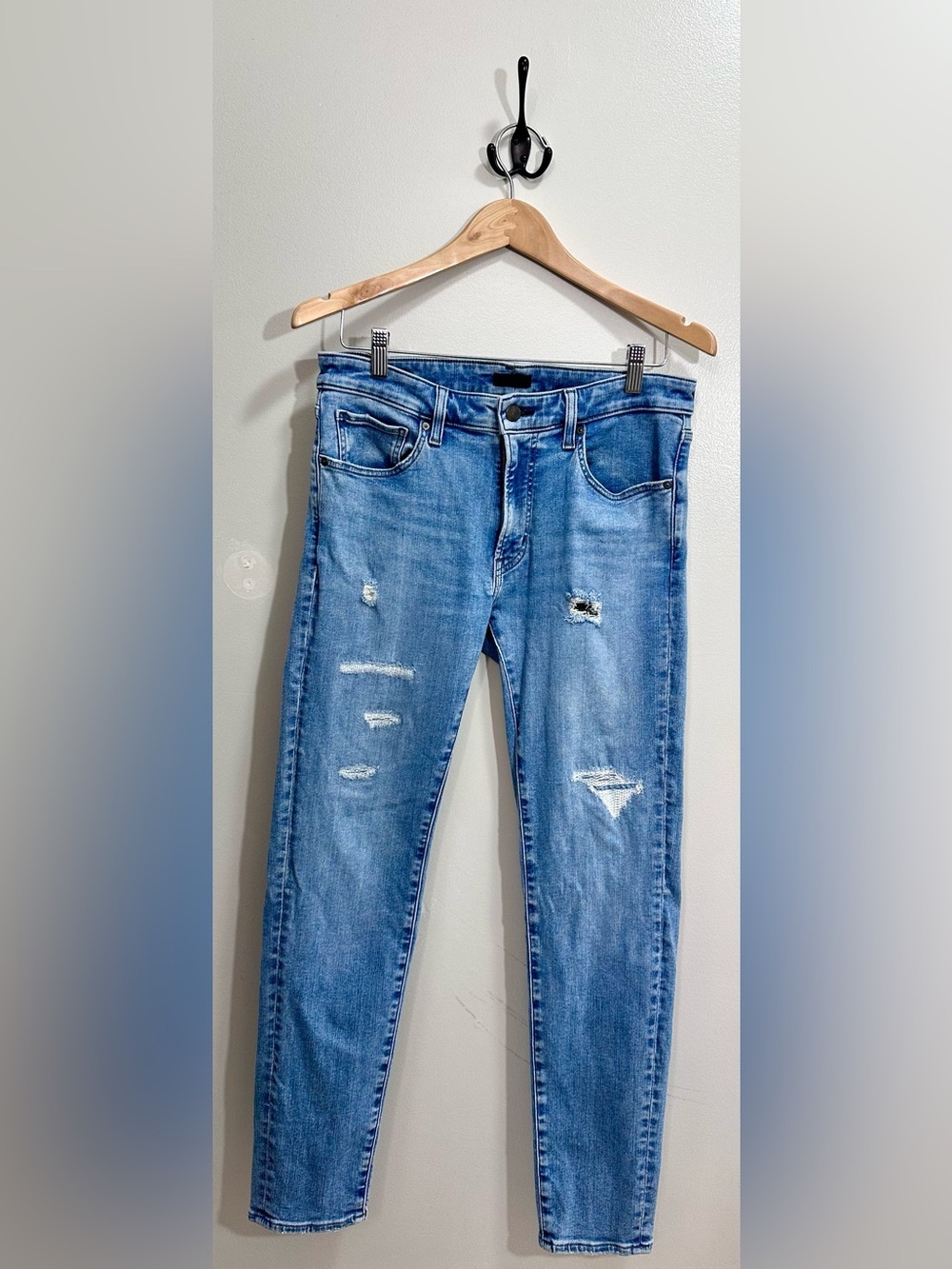 Uniqlo Women’s Ultra Stretch Skinny Distressed Light Wash Jeans Size 31